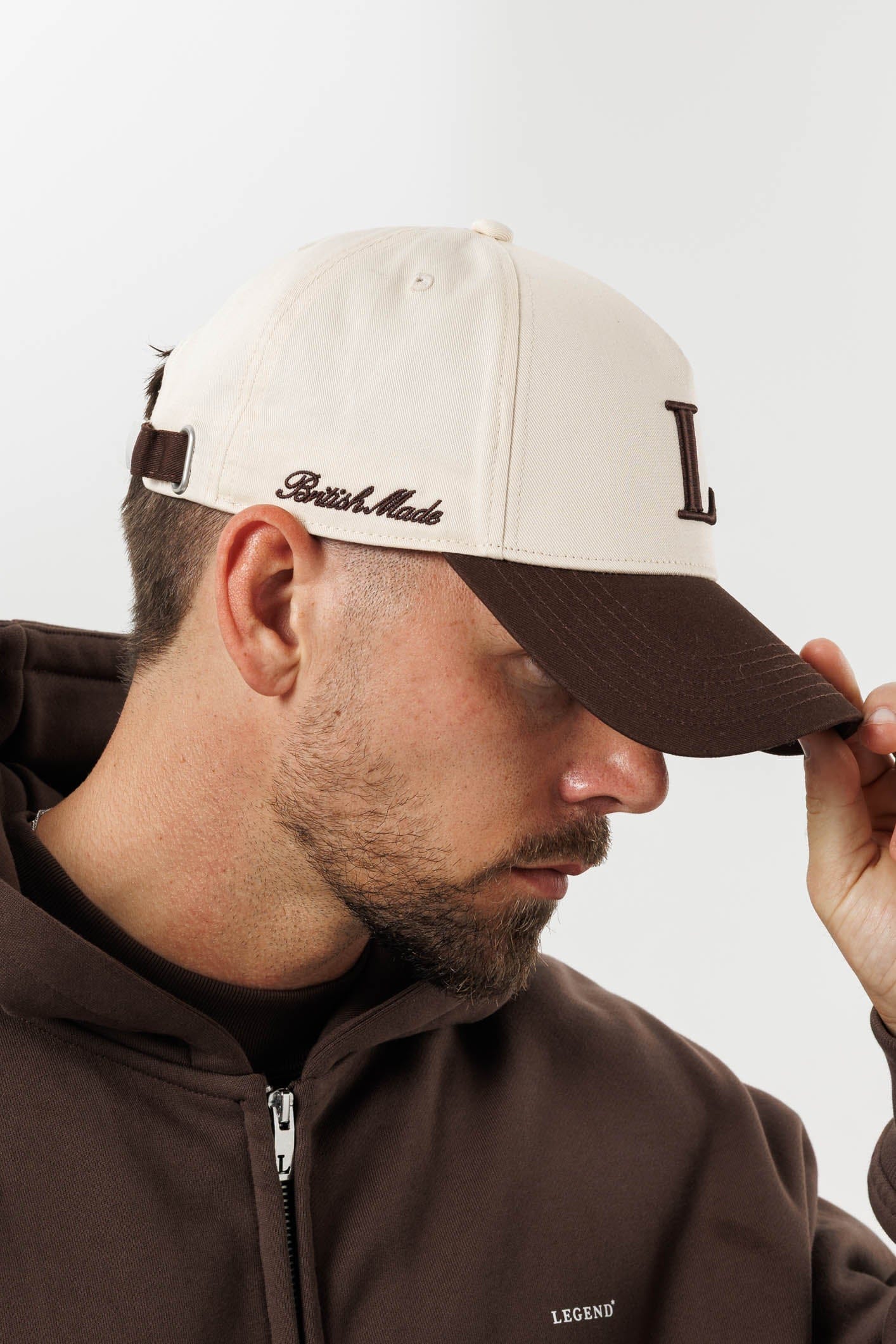 LEGEND INITIAL LOGO CAP - BROWN
