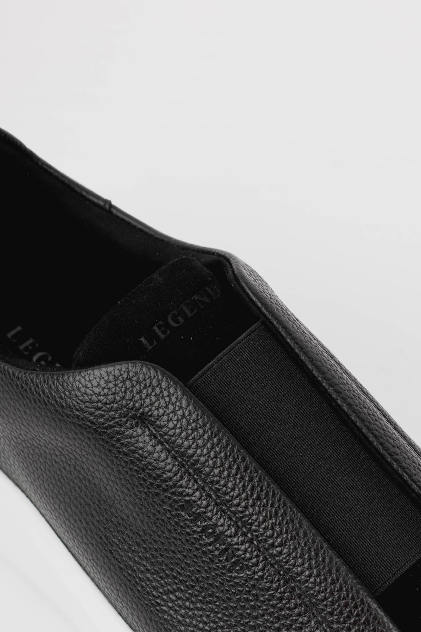 VELORA TRAINER - BLACK