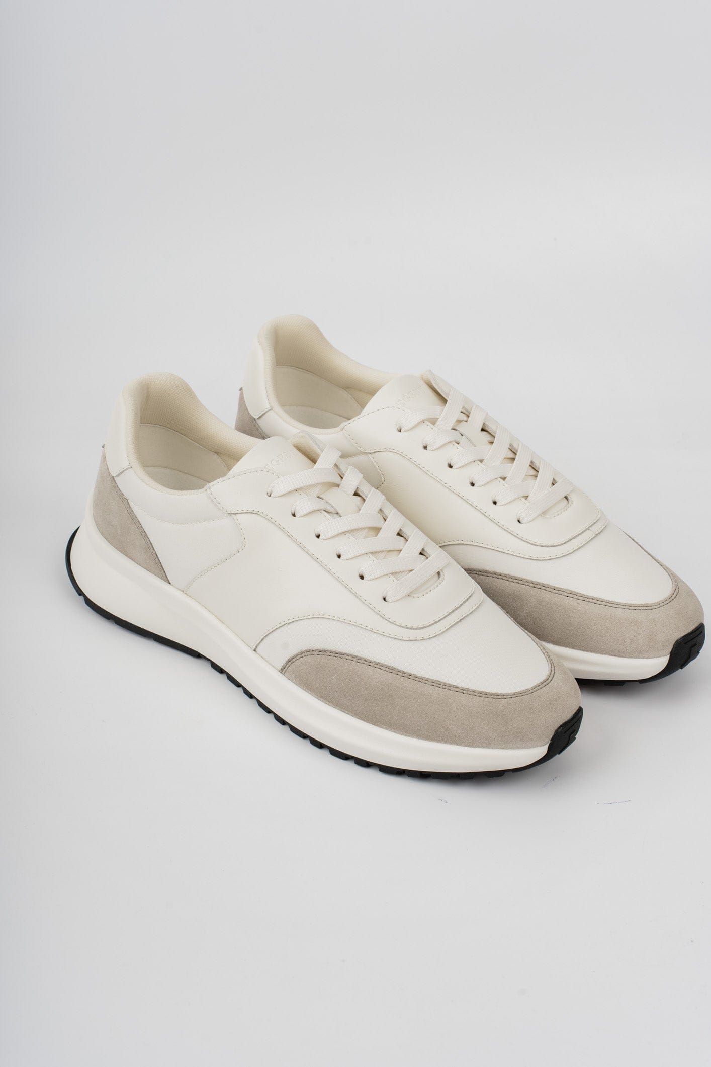 FORMA RUNNER - BEIGE AND WHITE