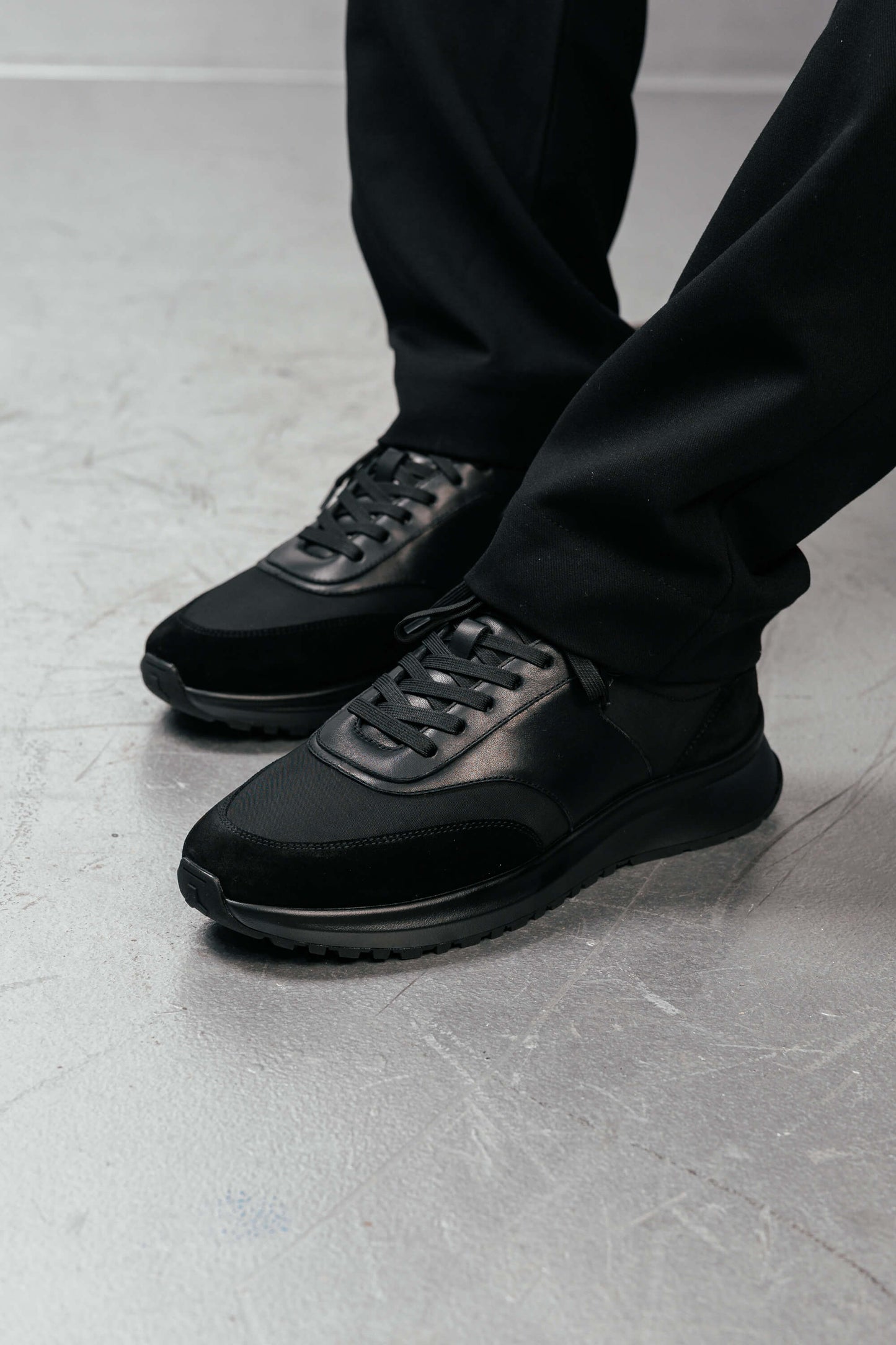 FORMA RUNNER - BLACK
