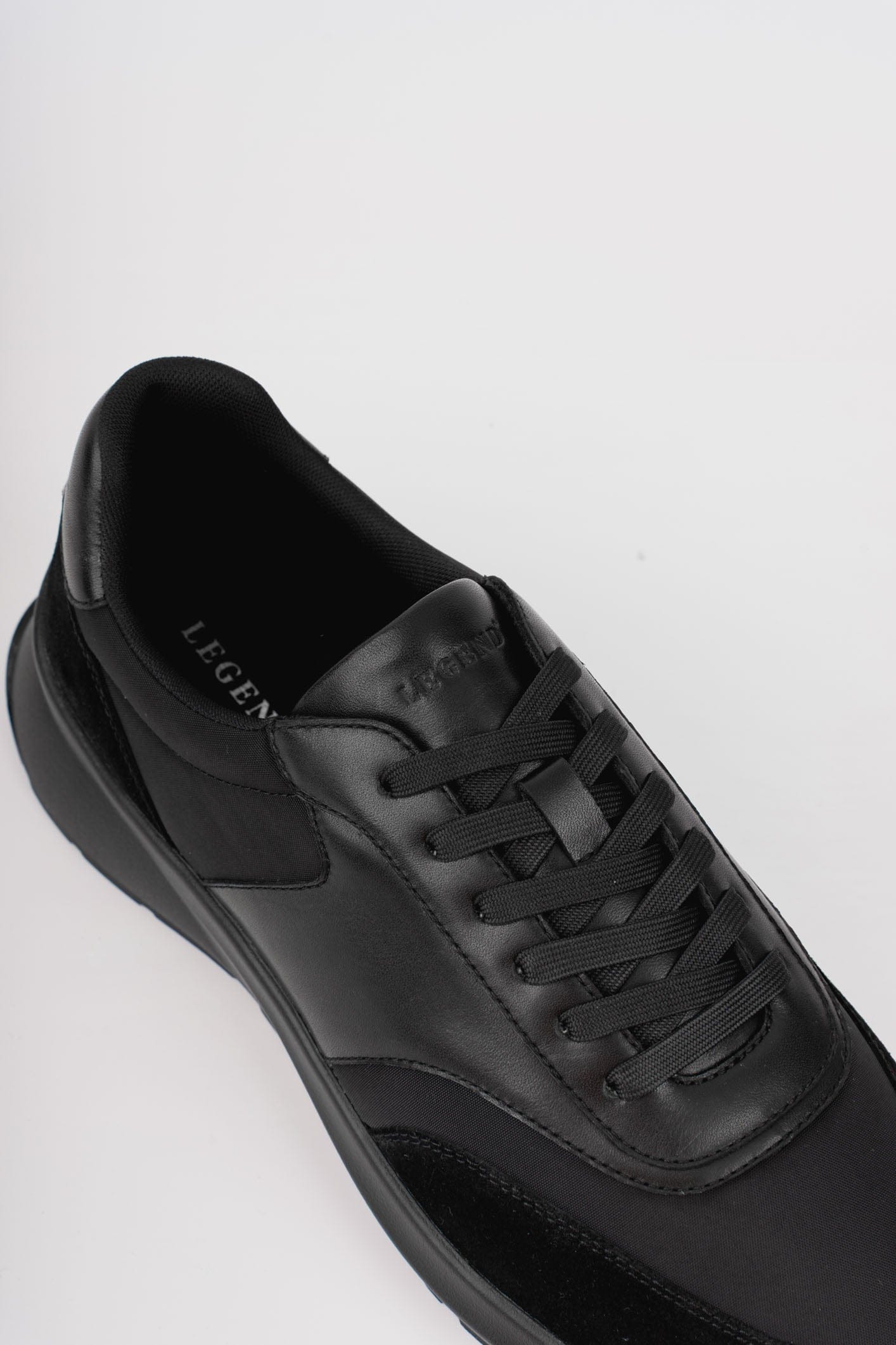 FORMA RUNNER - BLACK