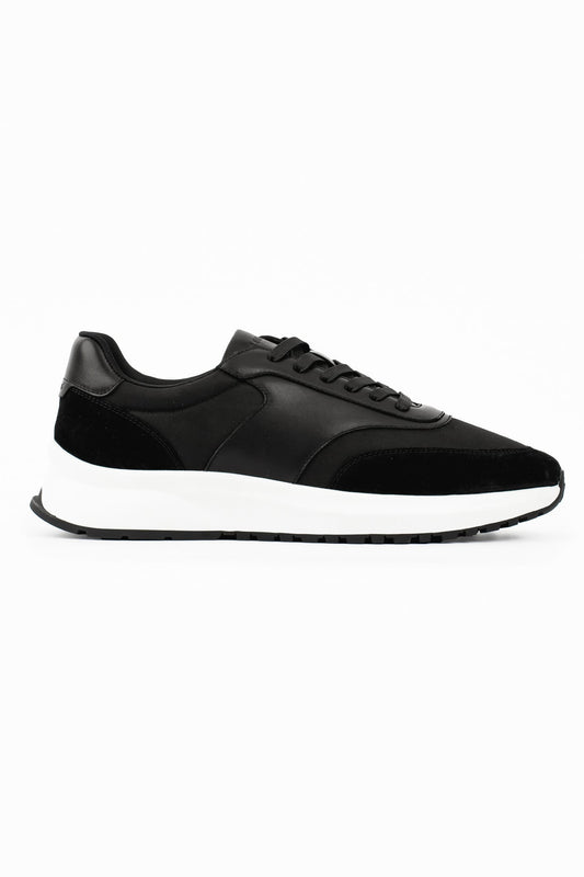 FORMA RUNNER - BLACK AND WHITE