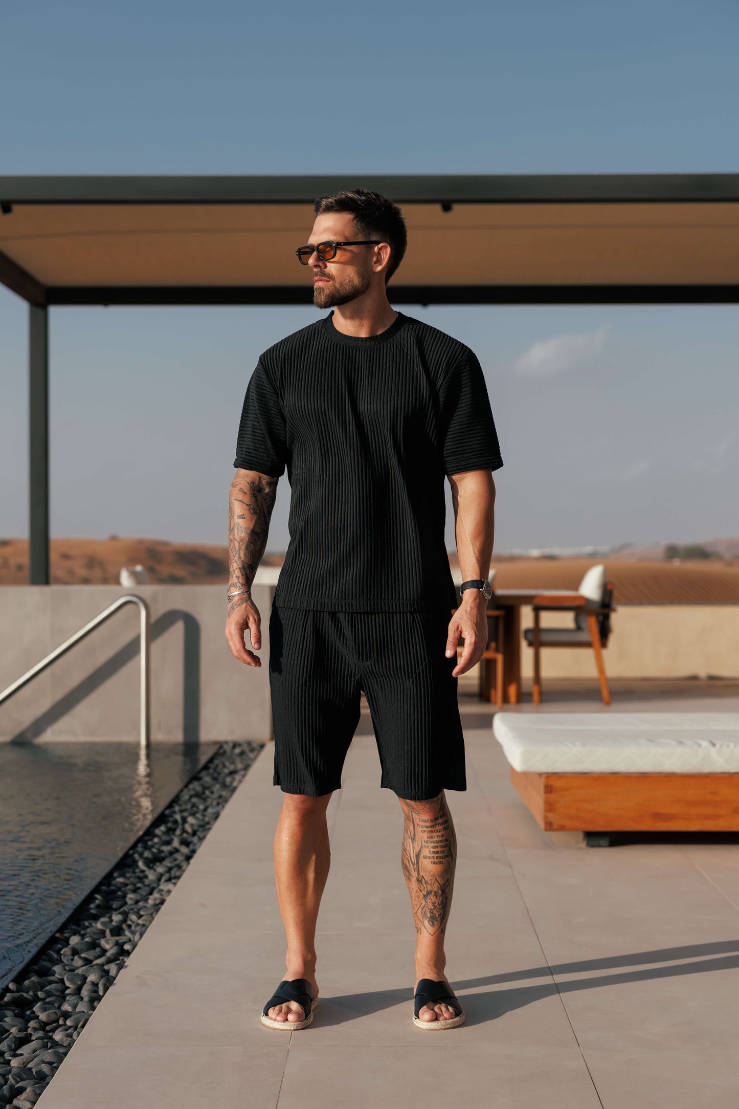 PLEATED SHORTS - BLACK