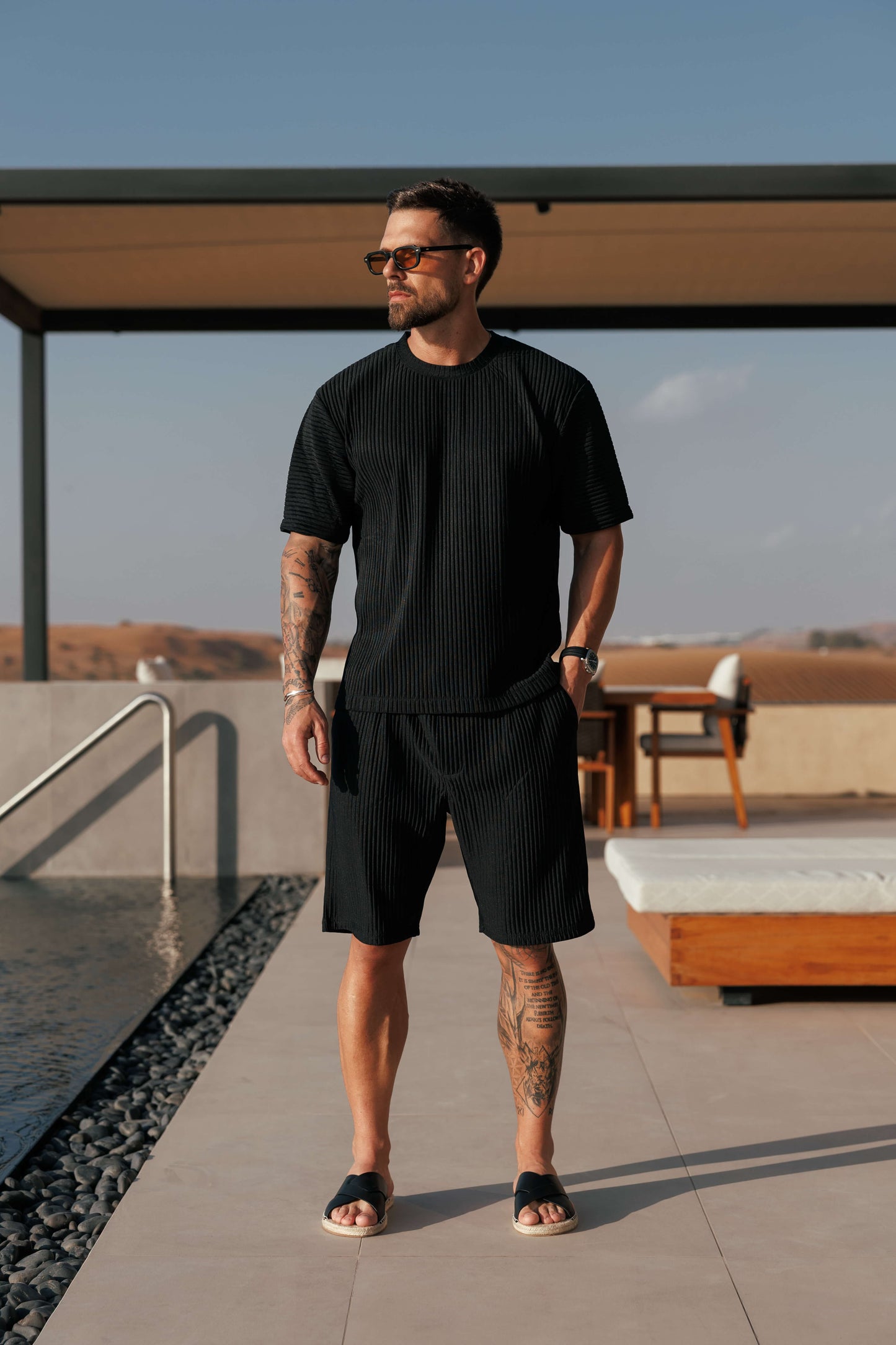 PLEATED T-SHIRT - BLACK